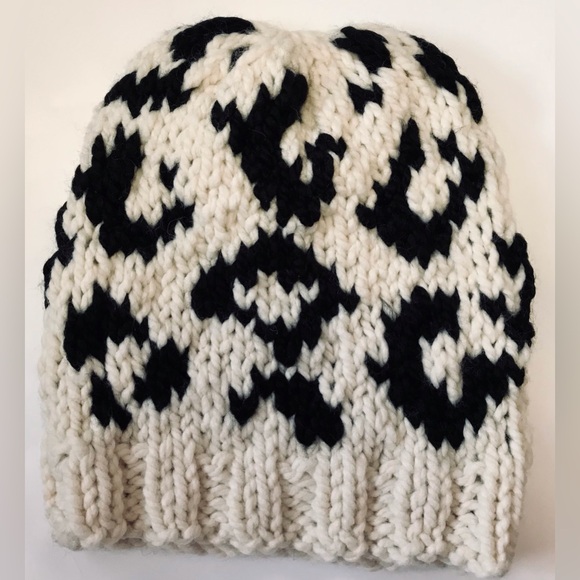 Hand knit Leopard toque - Picture 2 of 2